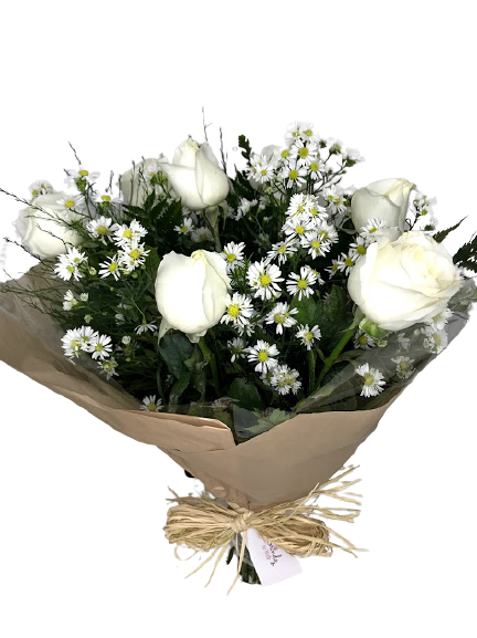 Buque Encanto com 06 Rosas Brancas